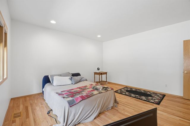 7015 N East Bluff Ct, Spokane, WA 99208