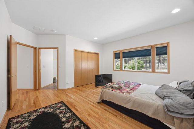 7015 N East Bluff Ct, Spokane, WA 99208