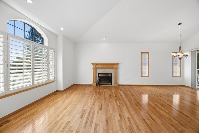 7015 N East Bluff Ct, Spokane, WA 99208