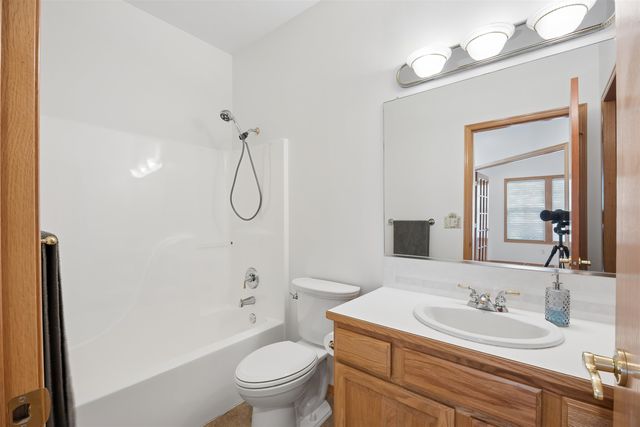 7015 N East Bluff Ct, Spokane, WA 99208