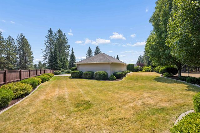 7015 N East Bluff Ct, Spokane, WA 99208