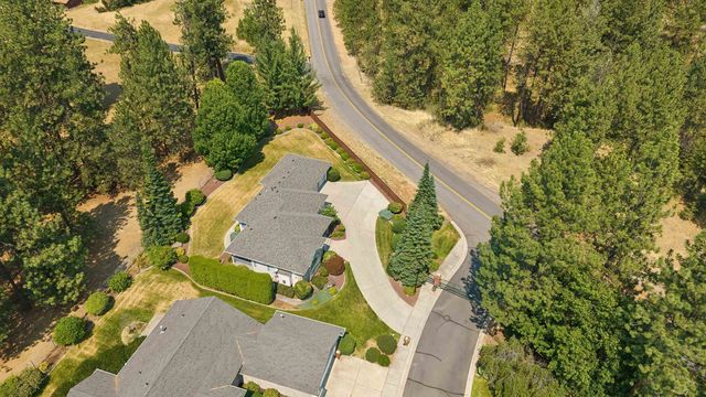 7015 N East Bluff Ct, Spokane, WA 99208