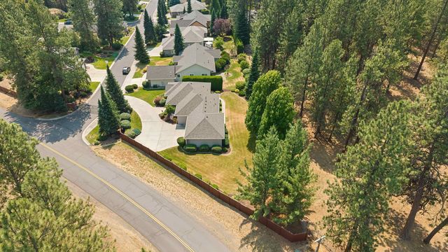 7015 N East Bluff Ct, Spokane, WA 99208