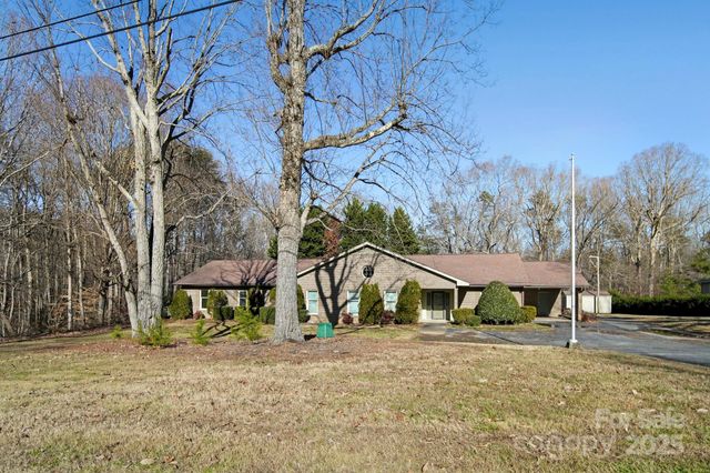 1015 Elizabeth Drive, Dallas, NC 28034