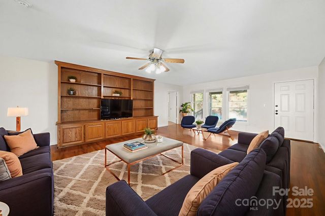 1015 Elizabeth Drive, Dallas, NC 28034