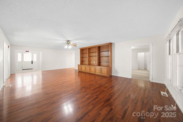 1015 Elizabeth Drive, Dallas, NC 28034