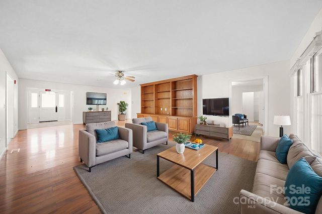 1015 Elizabeth Drive, Dallas, NC 28034