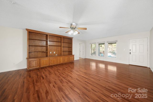 1015 Elizabeth Drive, Dallas, NC 28034