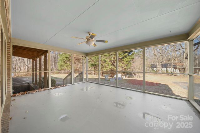 1015 Elizabeth Drive, Dallas, NC 28034