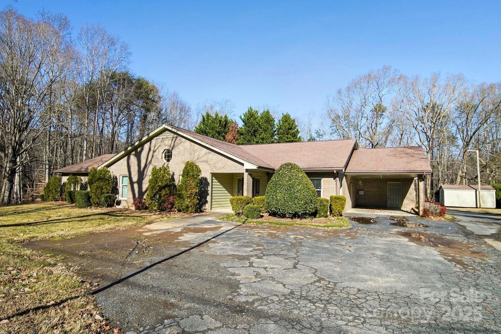 1015 Elizabeth Drive, Dallas, NC 28034