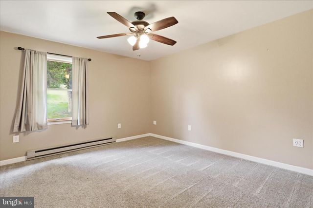 14438 HOLLOW RD, Hancock, MD 21750