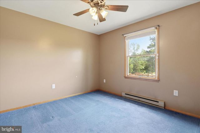 14438 HOLLOW RD, Hancock, MD 21750
