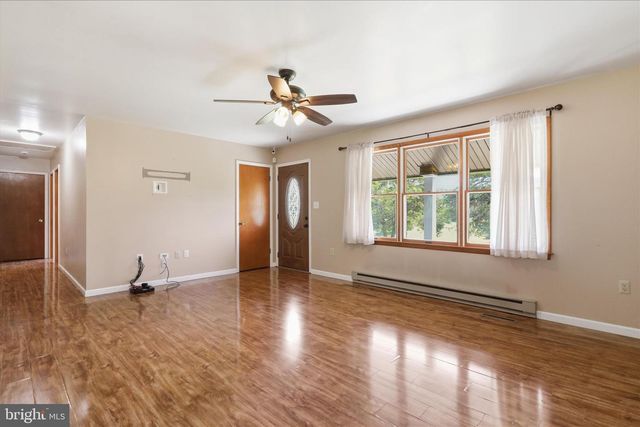 14438 HOLLOW RD, Hancock, MD 21750