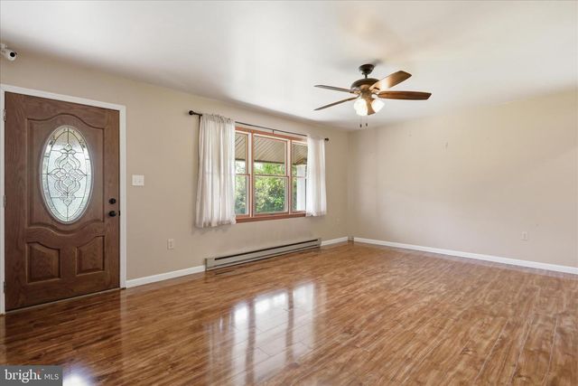 14438 HOLLOW RD, Hancock, MD 21750