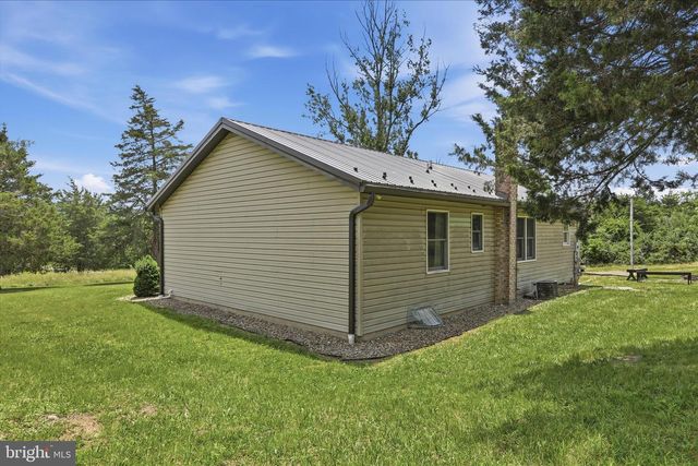 14438 HOLLOW RD, Hancock, MD 21750