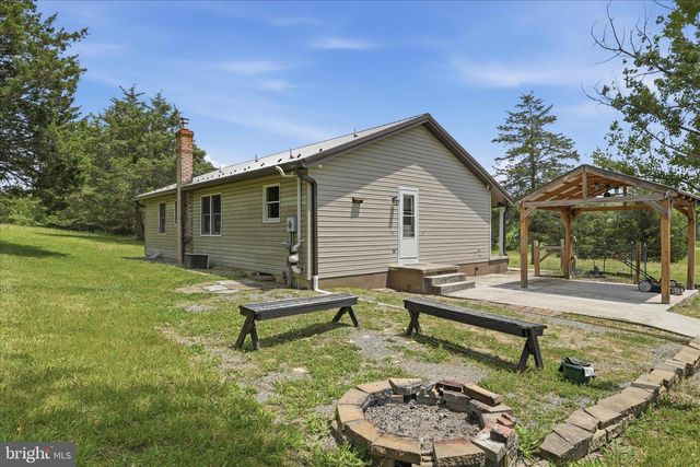 14438 HOLLOW RD, Hancock, MD 21750