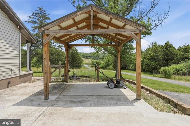 14438 HOLLOW RD, Hancock, MD 21750