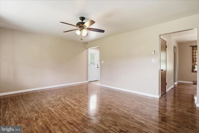14438 HOLLOW RD, Hancock, MD 21750