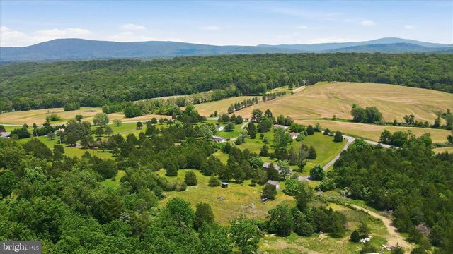 14438 HOLLOW RD, Hancock, MD 21750