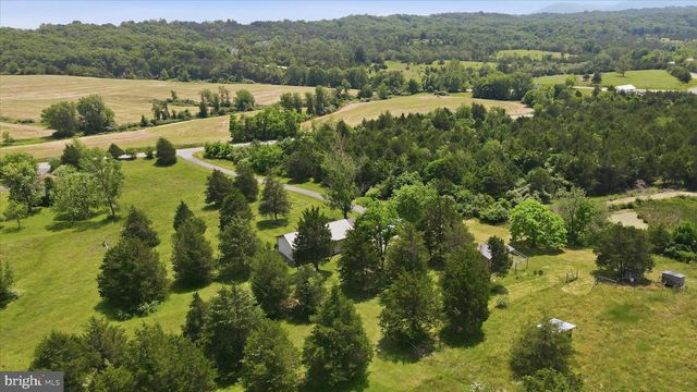 14438 HOLLOW RD, Hancock, MD 21750