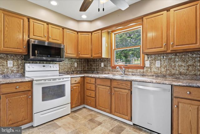 14438 HOLLOW RD, Hancock, MD 21750
