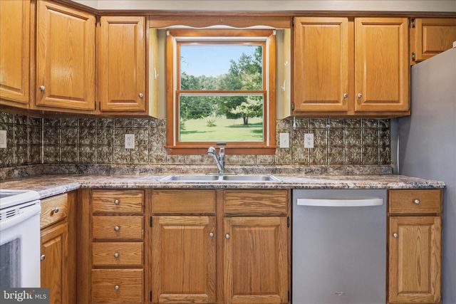 14438 HOLLOW RD, Hancock, MD 21750