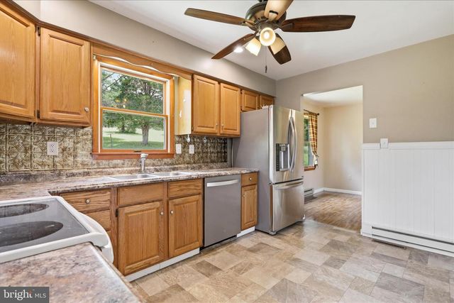 14438 HOLLOW RD, Hancock, MD 21750