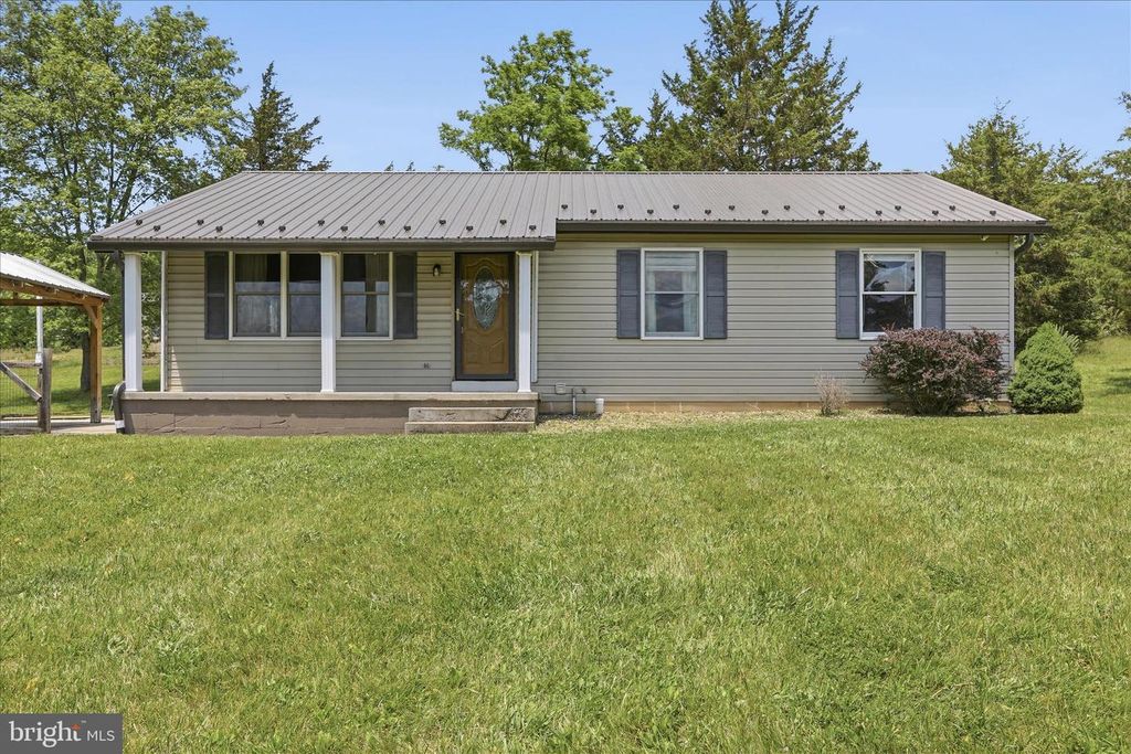 14438 HOLLOW RD, Hancock, MD 21750