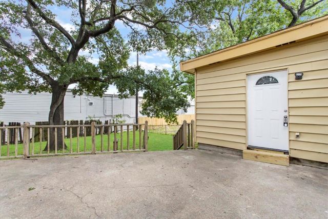 13210 Rockglen Street, Houston, TX 77015