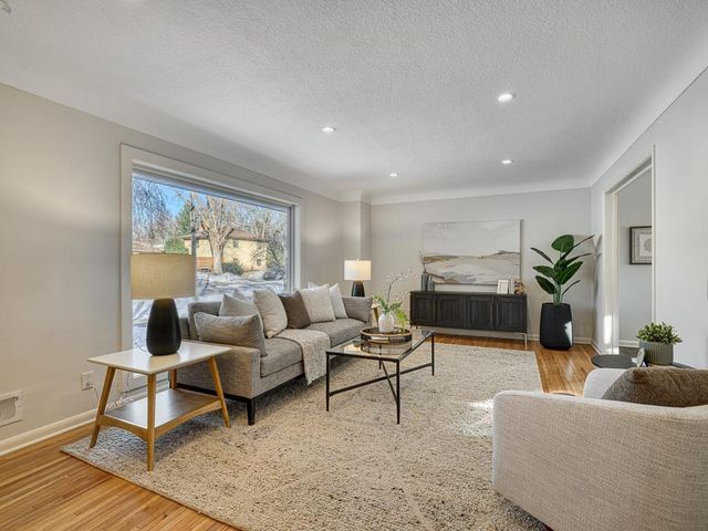 480 Emerson Avenue W, West Saint Paul, MN 55118