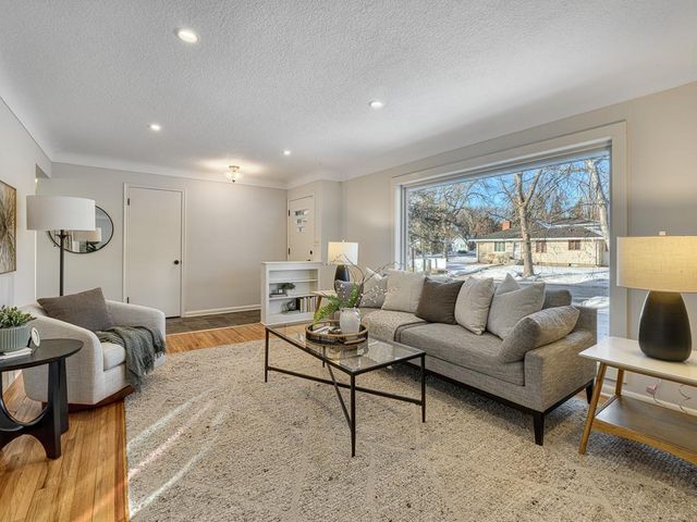 480 Emerson Avenue W, West Saint Paul, MN 55118