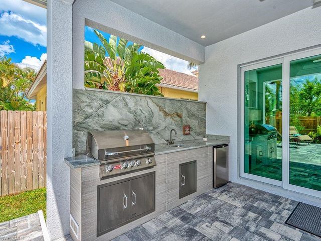 712 108th AVE N, Naples, FL 34108