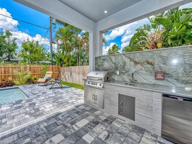 712 108th AVE N, Naples, FL 34108