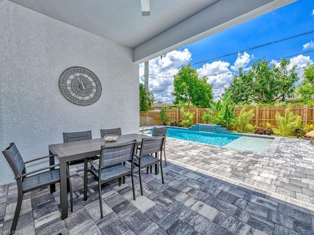 712 108th AVE N, Naples, FL 34108
