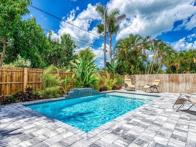 712 108th AVE N, Naples, FL 34108