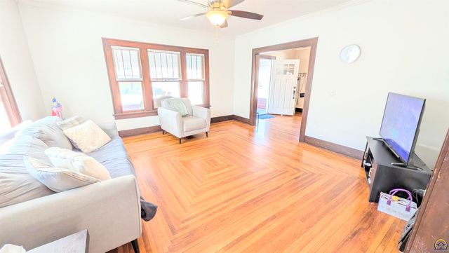 930 Lawrence ST, Emporia, KS 66801