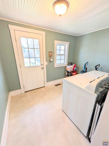 930 Lawrence ST, Emporia, KS 66801