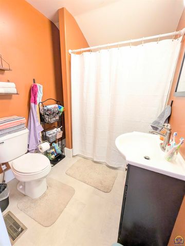 930 Lawrence ST, Emporia, KS 66801