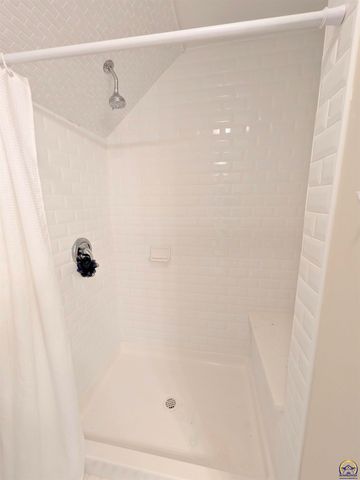 930 Lawrence ST, Emporia, KS 66801