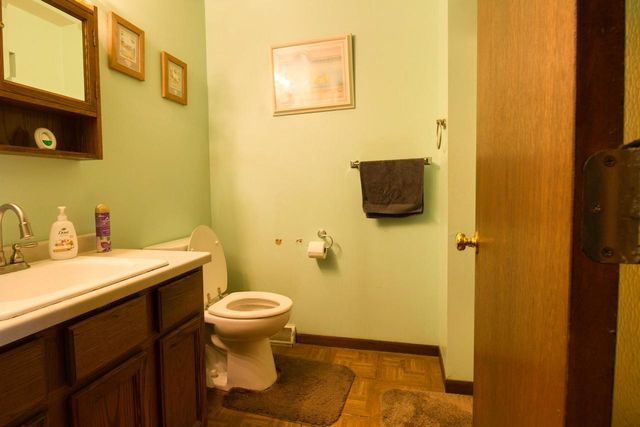 8361 Deer Ridge PASS, Oak Creek, WI 53154
