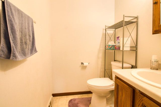 8361 Deer Ridge PASS, Oak Creek, WI 53154