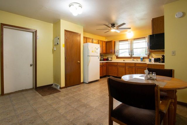8361 Deer Ridge PASS, Oak Creek, WI 53154