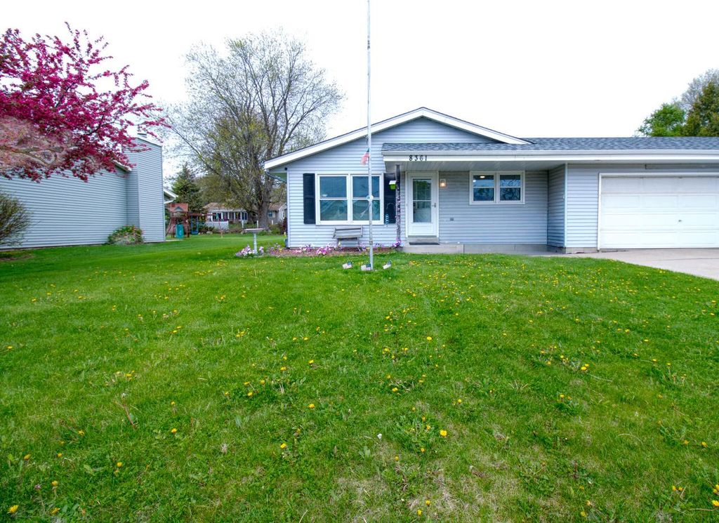 8361 Deer Ridge PASS, Oak Creek, WI 53154