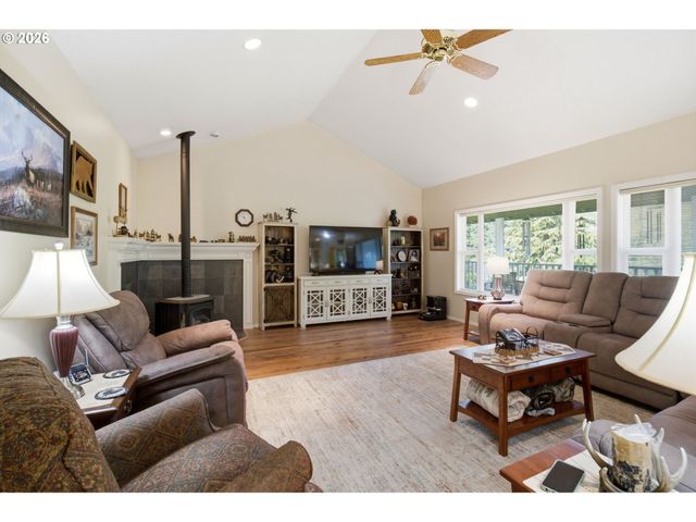 10920 MARTIN Ln Ne, Aurora, OR 97002
