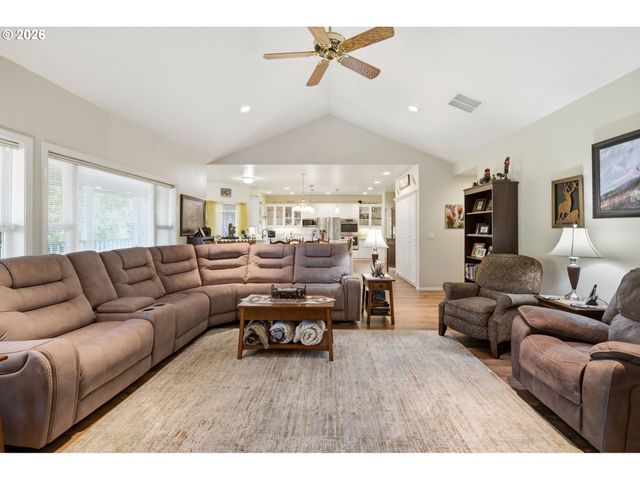 10920 MARTIN Ln Ne, Aurora, OR 97002