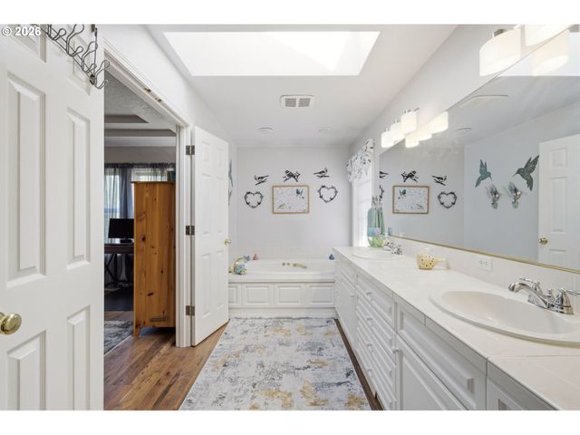 10920 MARTIN Ln Ne, Aurora, OR 97002