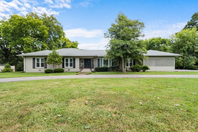 305 Castle Heights Ave, Lebanon, TN 37087