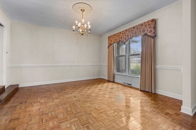 305 Castle Heights Ave, Lebanon, TN 37087