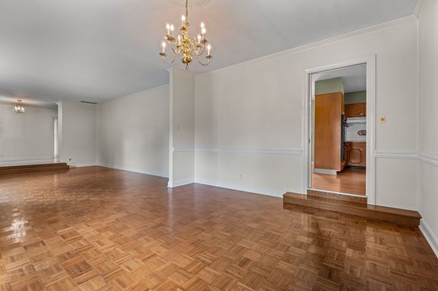 305 Castle Heights Ave, Lebanon, TN 37087