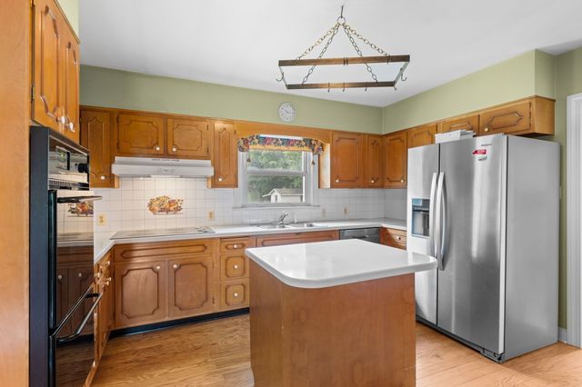 305 Castle Heights Ave, Lebanon, TN 37087